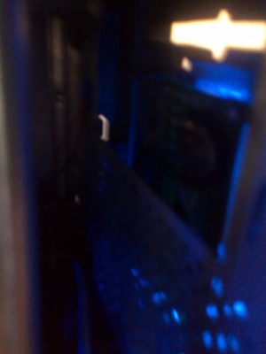 2.jpg (79.64 KiB) Zobrazeno 564 x Zadní část předního displaye, na které bliká červěne dioda