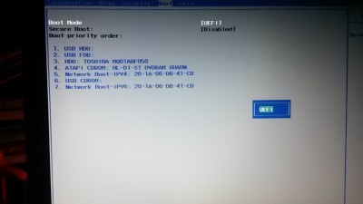 bohužel Legacy místo UEFI nejde... pokud nedělám něco špatně :D