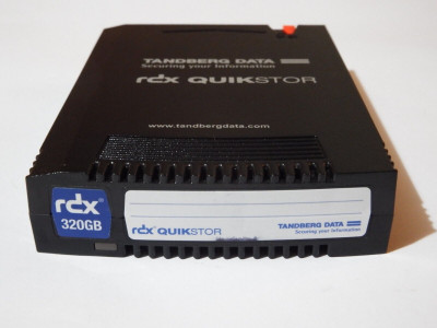 Tandberg 320GB RDX QuikStor 8s-l1600.jpg